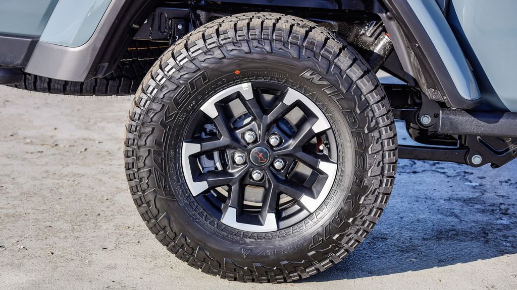 New 2026 Jeep Gladiator Rubicon w/ Steel Power Dome Hood Package AWD/4WD image 12