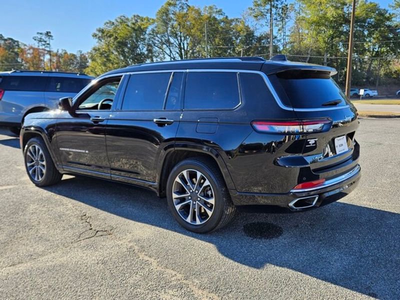 Used 2023 Jeep Grand Cherokee L Overland image 11