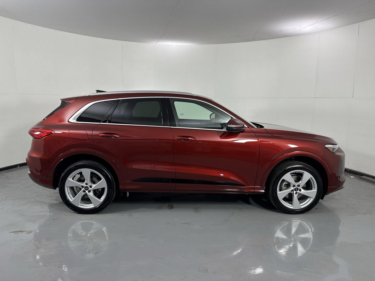 Used 2025 Audi Q5 Premium Plus w/ Premium Plus AWD/4WD image 38