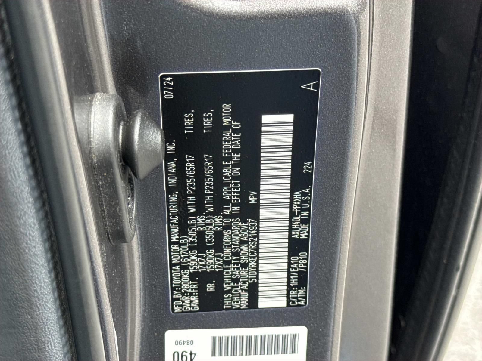 Used 2024 Toyota Sienna XLE FWD image 30