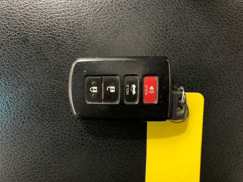 Used 2017 Toyota Camry XLE w/ Moonroof Package image 17