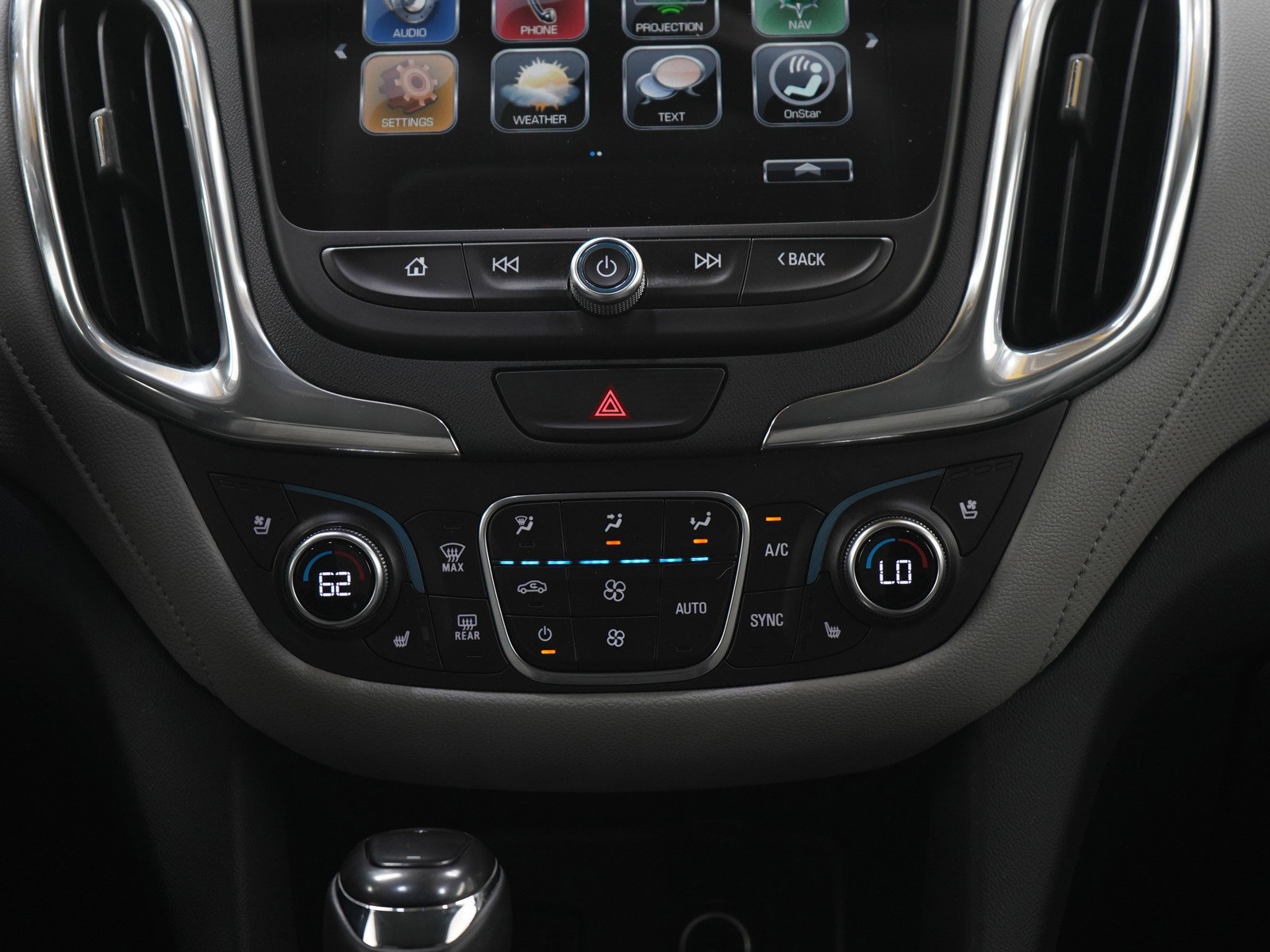 Used 2018 Chevrolet Equinox Premier w/ Infotainment II Package AWD/4WD image 16