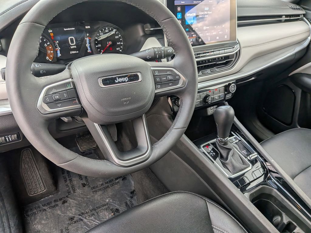 Used 2025 Jeep Compass Limited image 15
