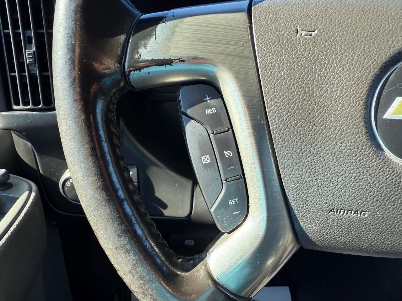 Used 2017 Chevrolet Express 3500 Extended image 19