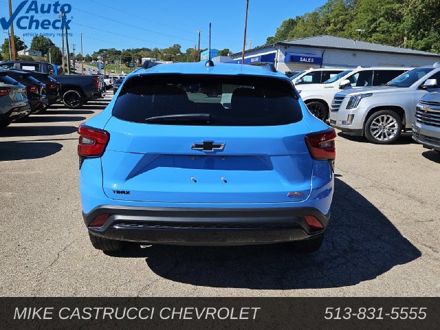 Used 2024 Chevrolet Trax RS w/ Sunroof Package FWD image 4