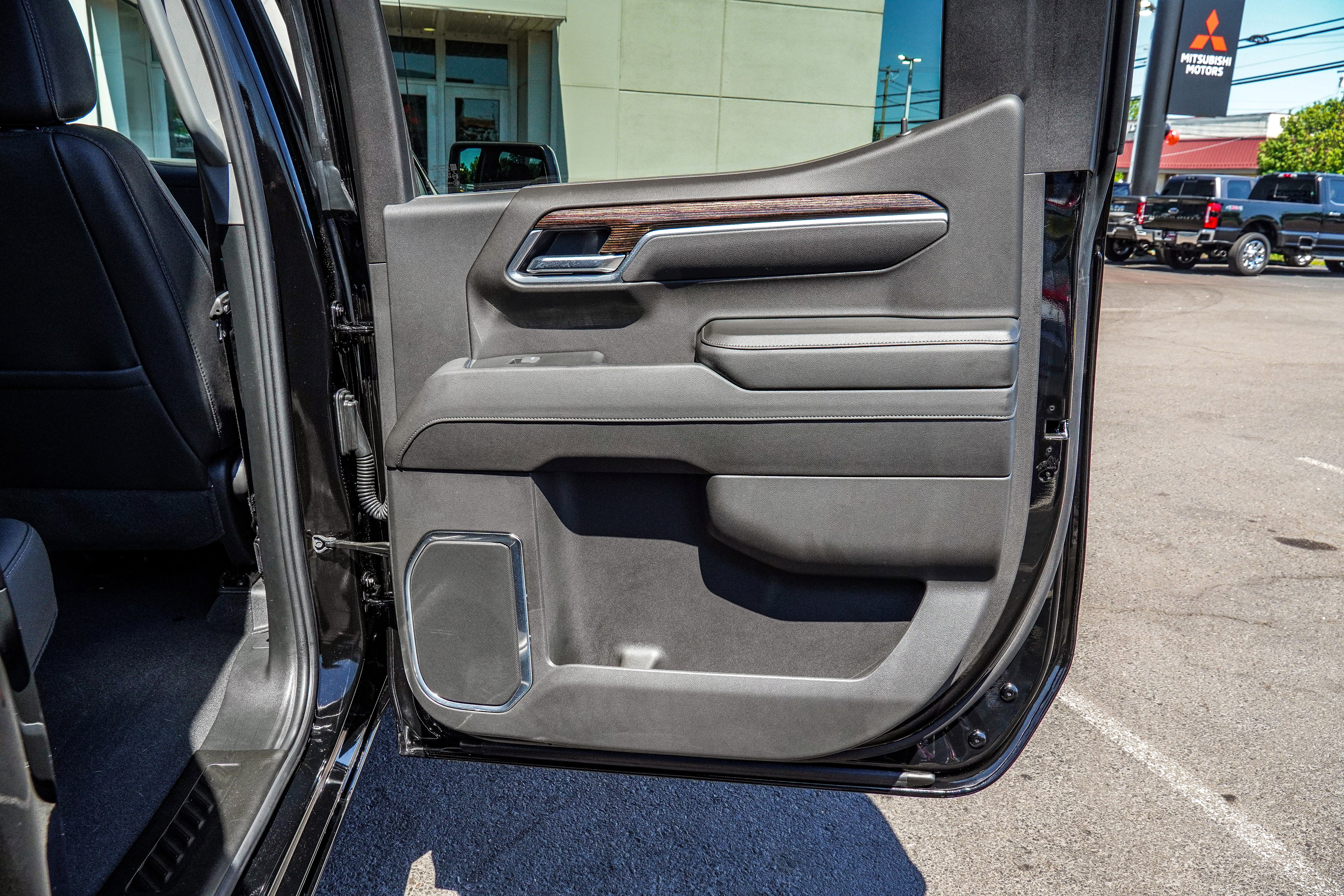 Used 2025 GMC Sierra 1500 Elevation w/ Elevation Premium Package image 33