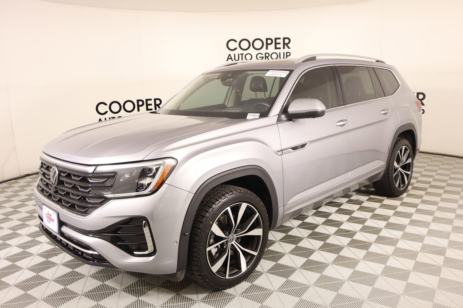 Used 2024 Volkswagen Atlas SEL Premium R-Line image 10