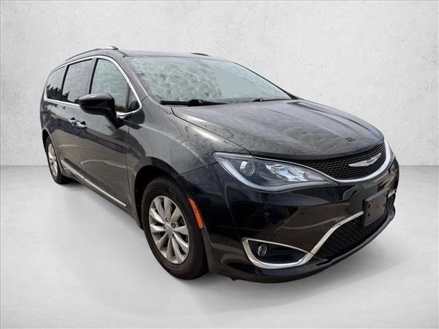 Used 2019 Chrysler Pacifica Touring-L FWD image 3