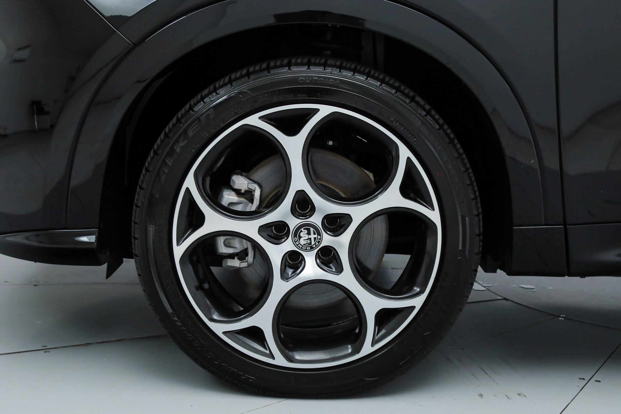 New 2025 Alfa Romeo Tonale AWD/4WD image 18