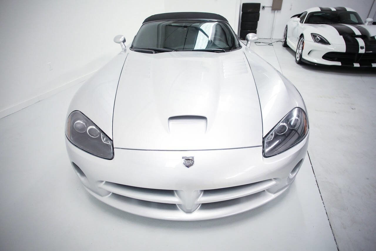 Used 2003 Dodge Viper SRT-10 RWD image 2