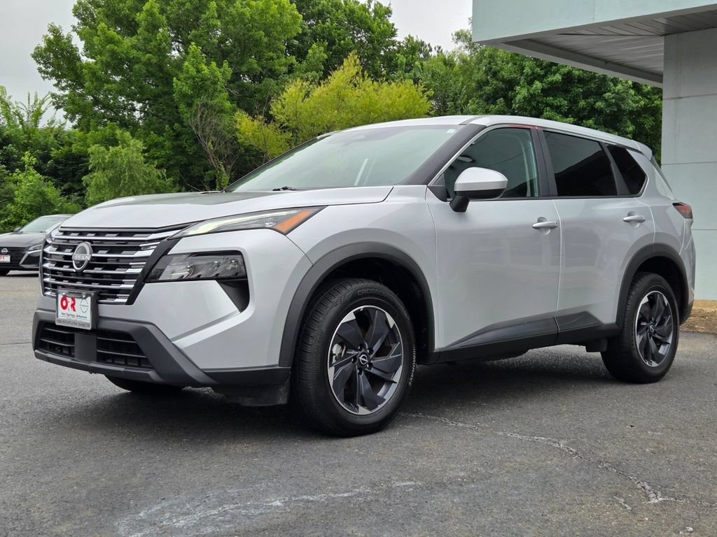 Used 2025 Nissan Rogue SV FWD image 2