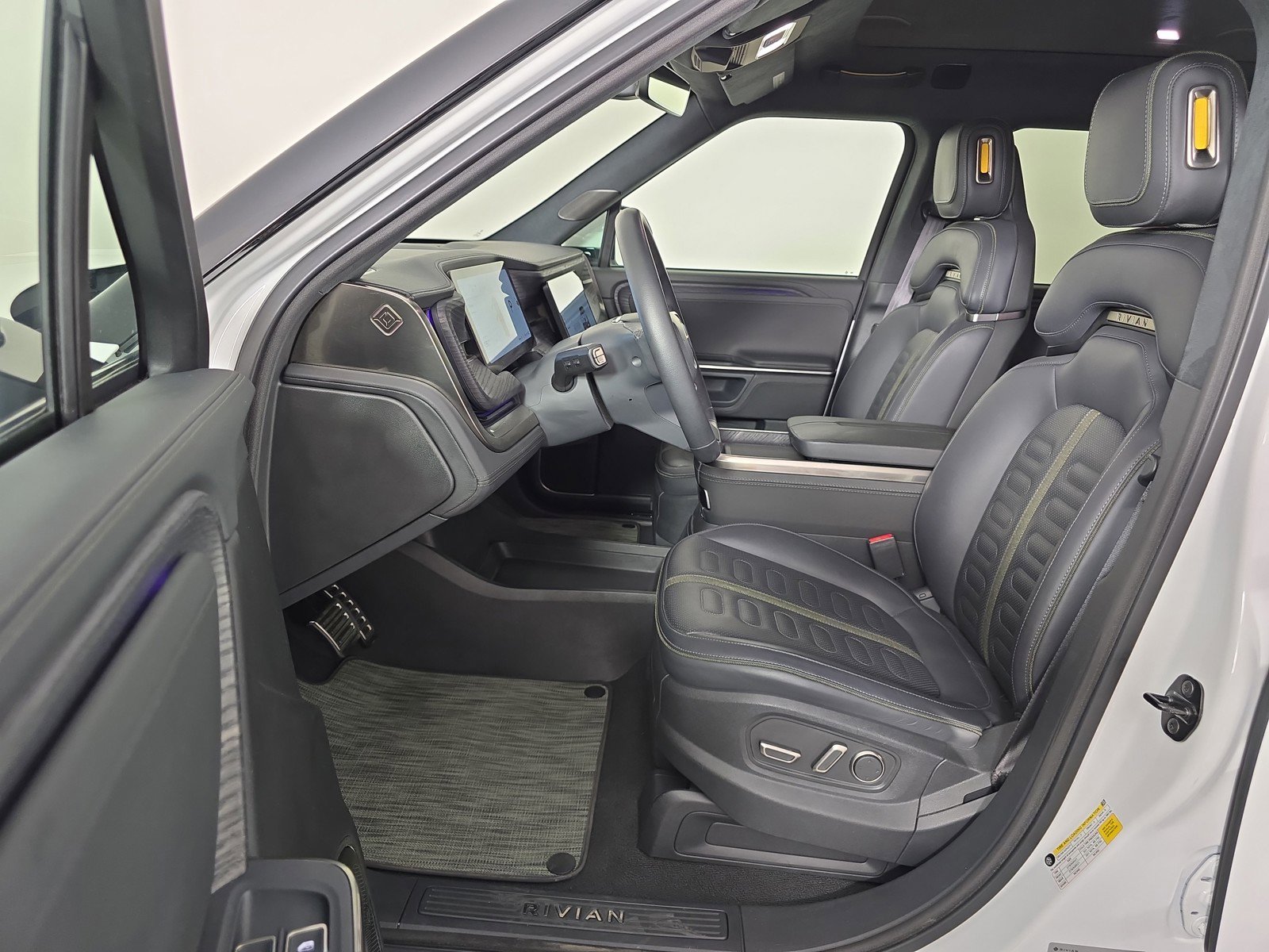 Used 2024 Rivian R1S Adventure image 20