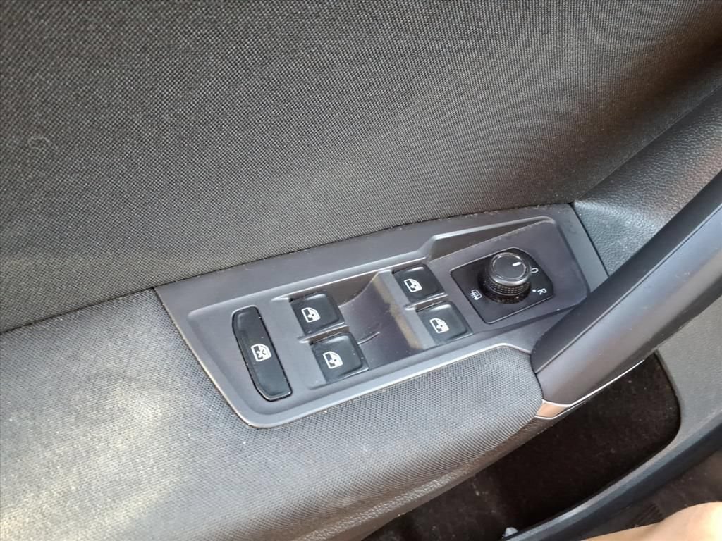 Used 2018 Volkswagen Tiguan S AWD/4WD image 17