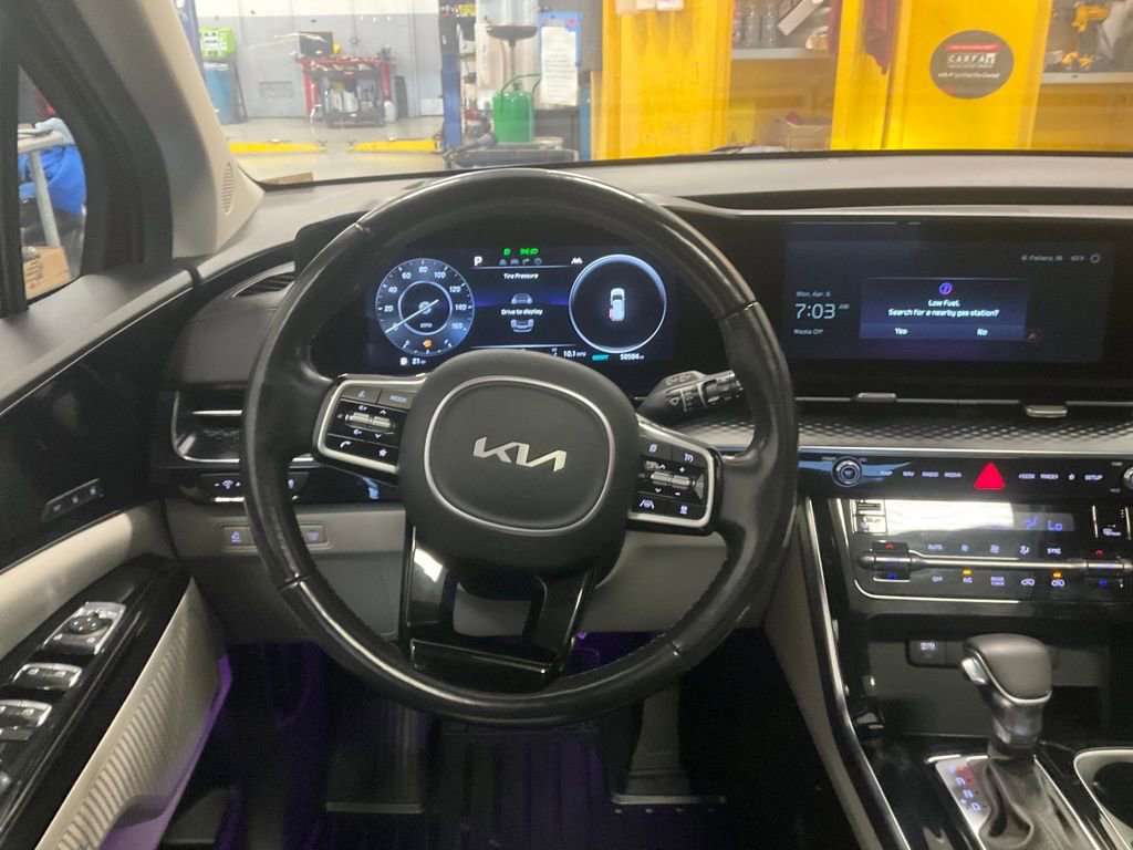 Used 2023 Kia Carnival SX Prestige image 21