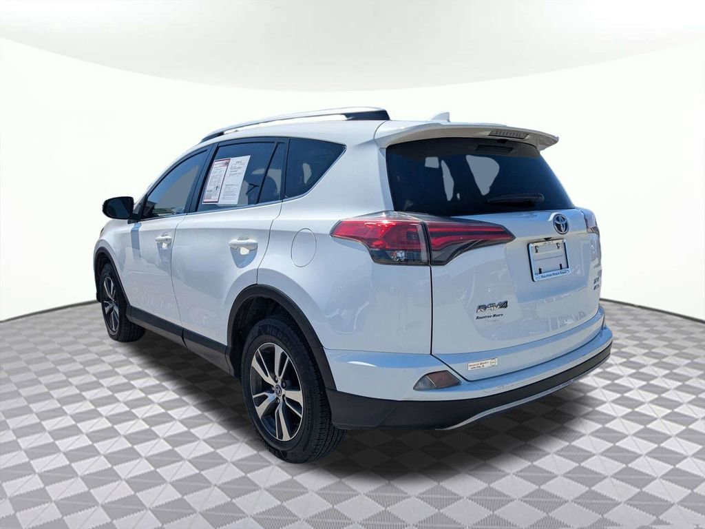 Used 2018 Toyota RAV4 XLE AWD/4WD image 4