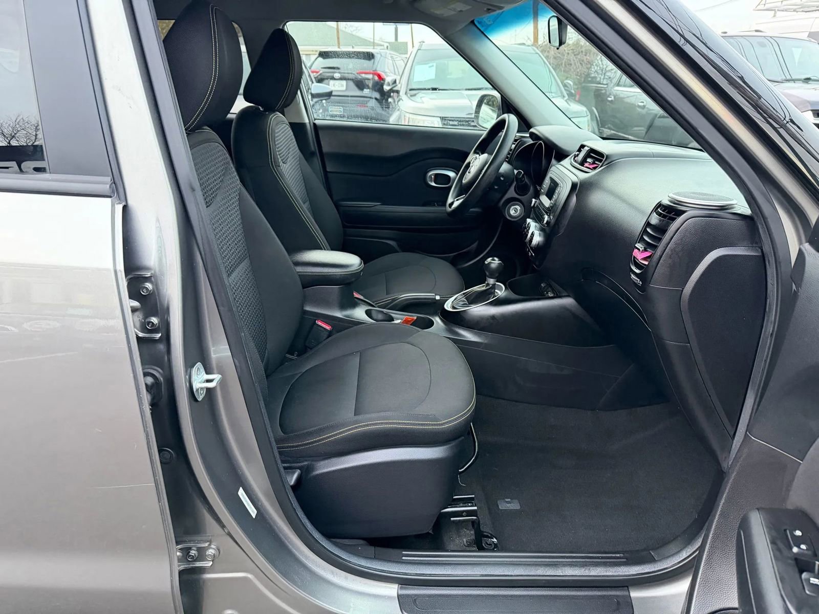 Used 2014 Kia Soul + FWD image 24