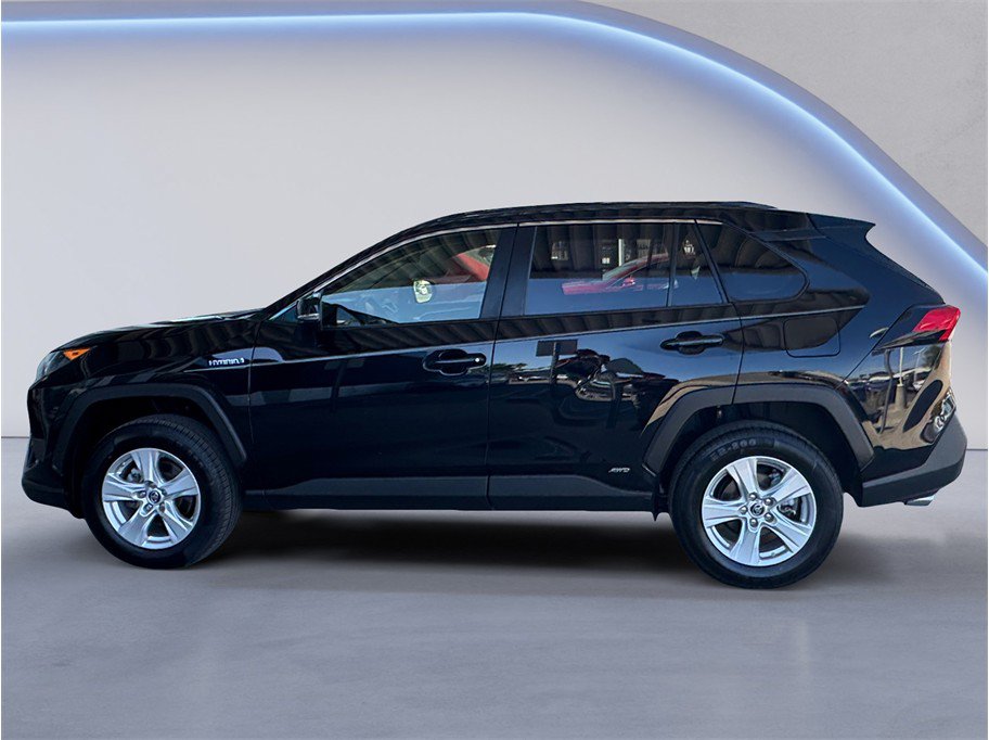 Used 2019 Toyota RAV4 LE w/ Carpet Mat Package AWD/4WD image 3