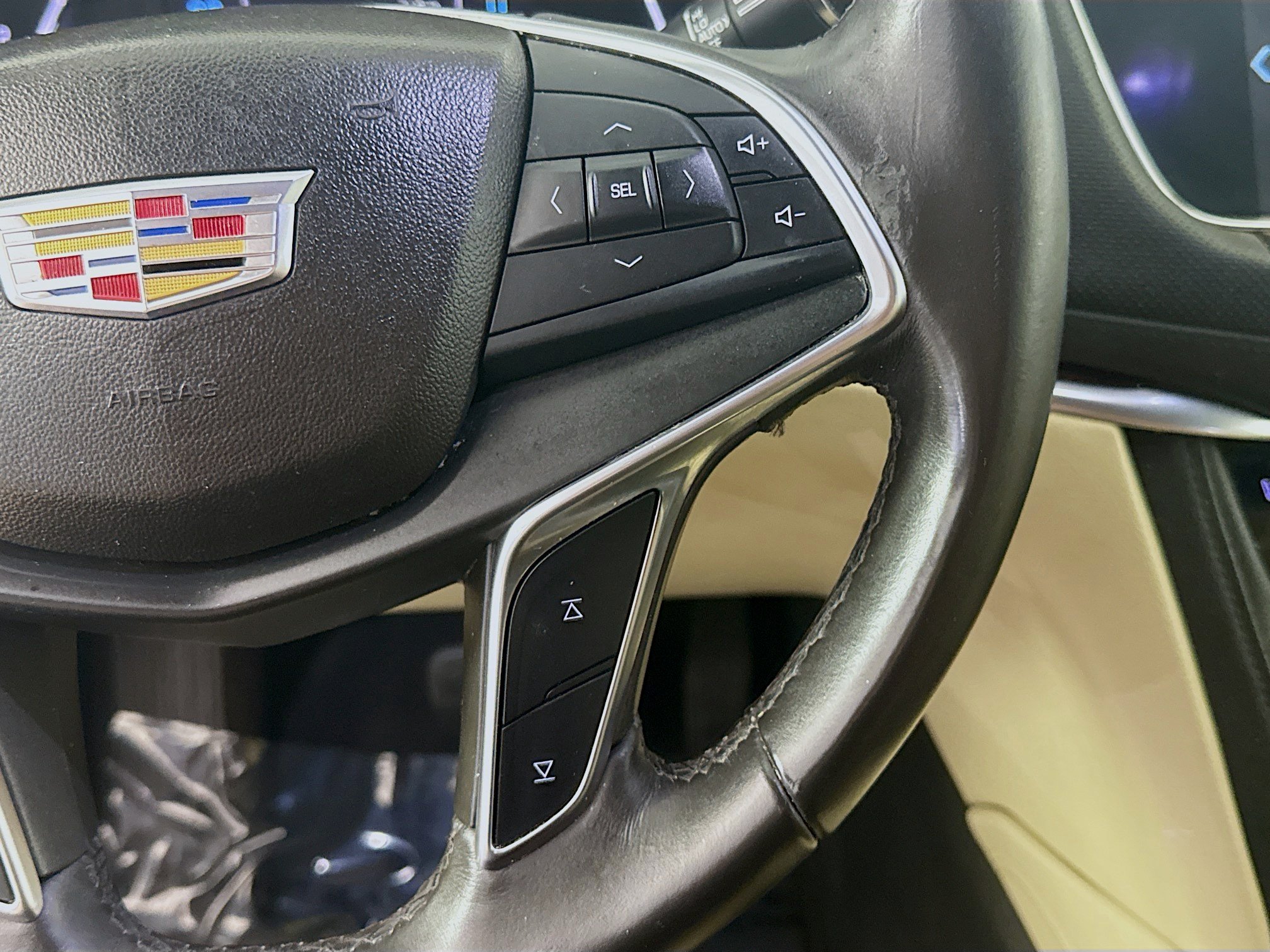 Used 2018 Cadillac XT5 Luxury w/ Driver Awareness Package FWD image 15