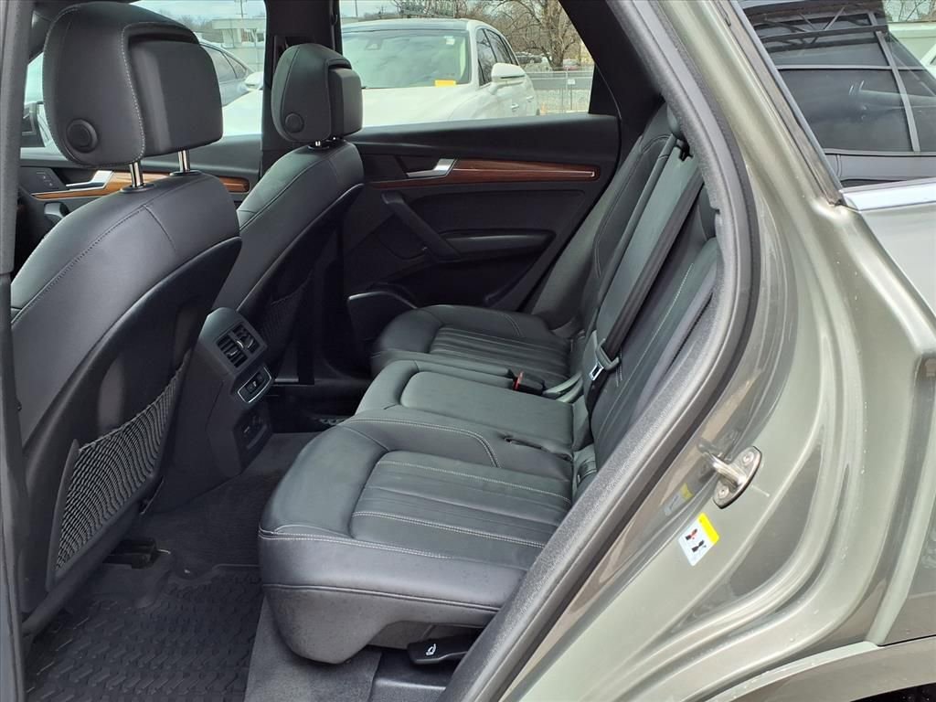Used 2023 Audi Q5 2.0T Premium w/ Convenience Package image 11