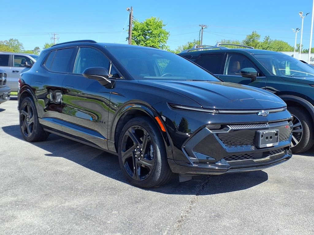 Used 2025 Chevrolet Equinox EV RS FWD image 2