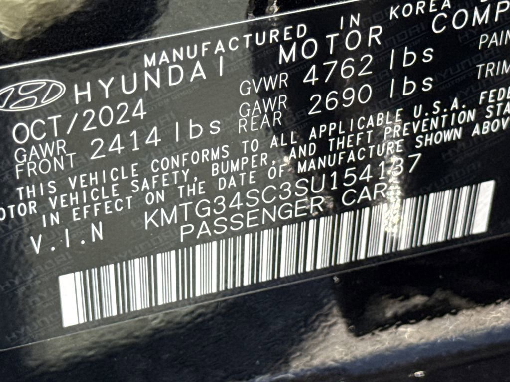 Used 2025 Genesis G70 2.5T image 33