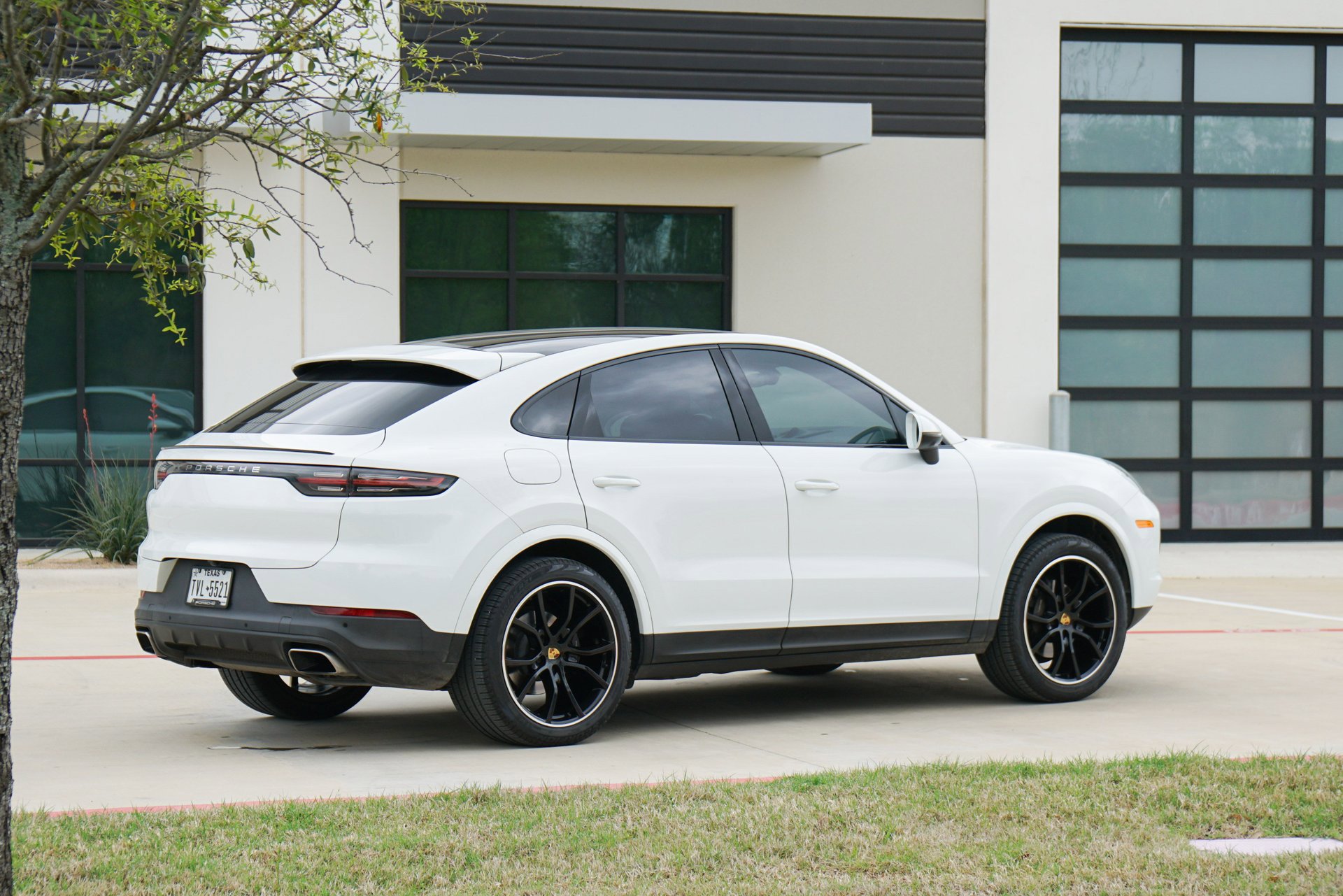 Used 2020 Porsche Cayenne image 12