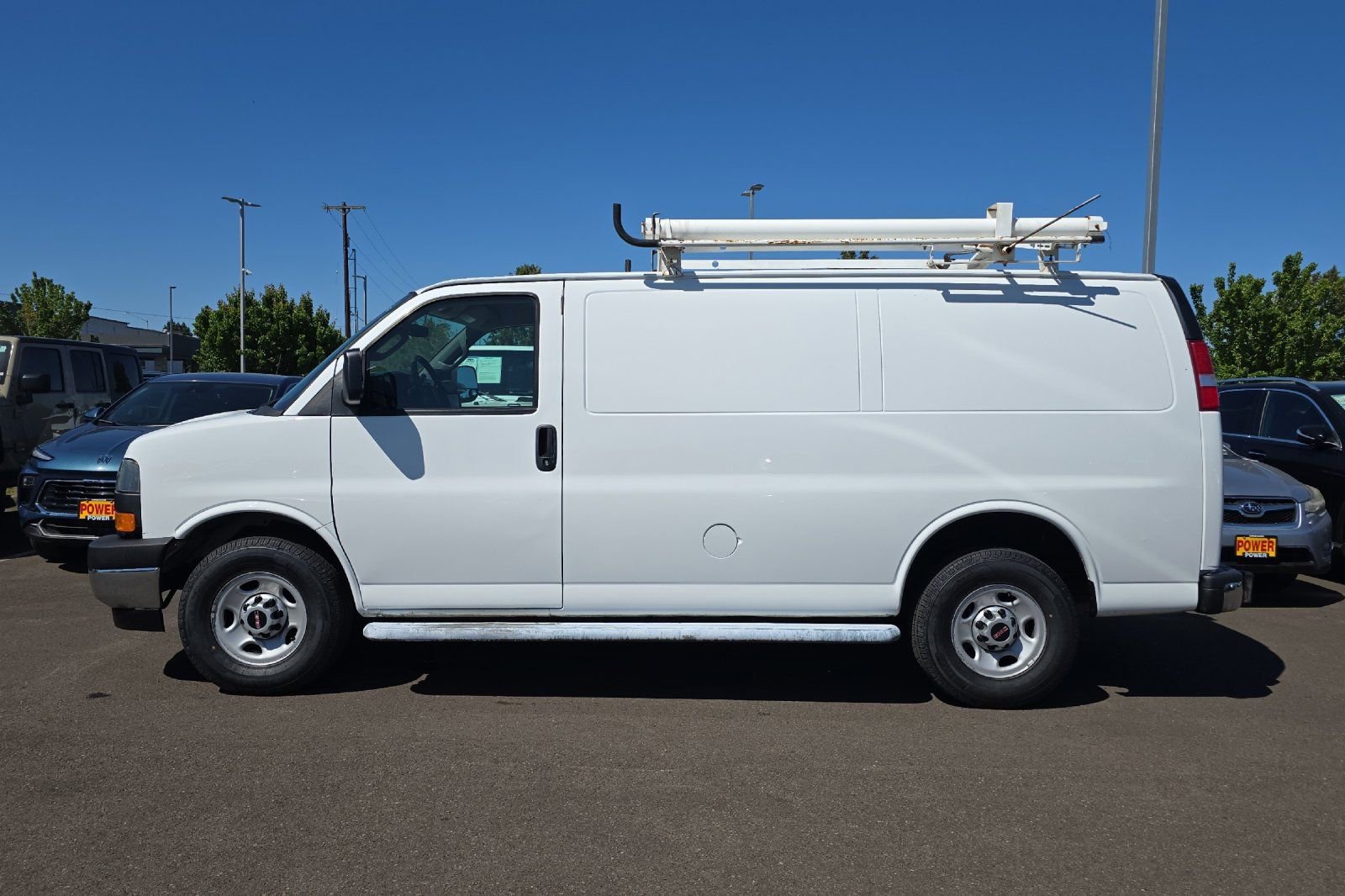 Used 2017 GMC Savana 2500 RWD image 7