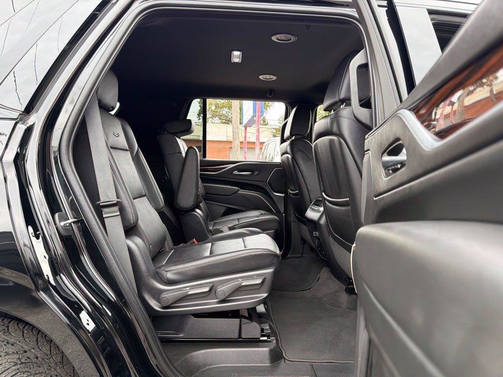 Used 2023 Cadillac Escalade Luxury AWD/4WD image 24