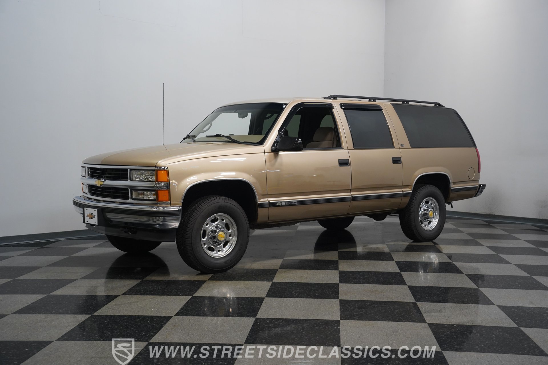 Used 1999 Chevrolet Suburban 2500 w/ Preferred Equipment Group 2 RWD image 6