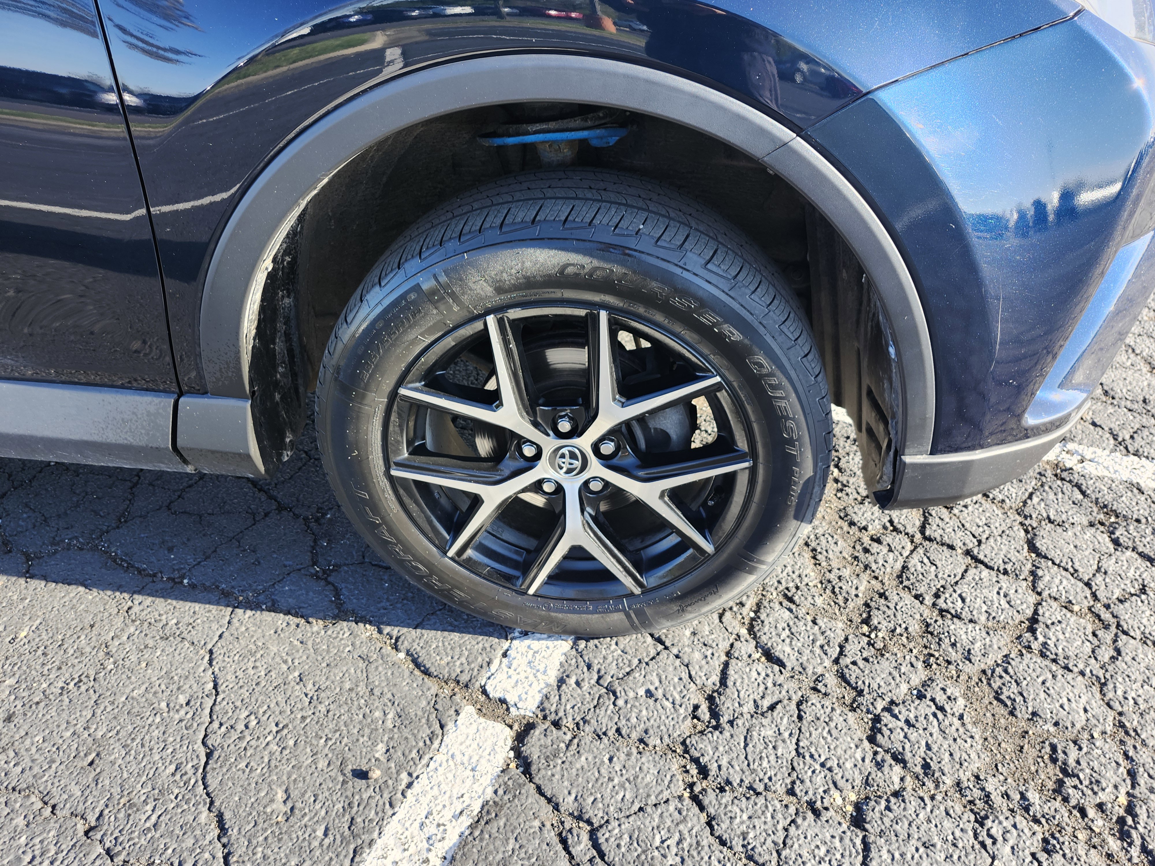 Used 2017 Toyota RAV4 SE image 11