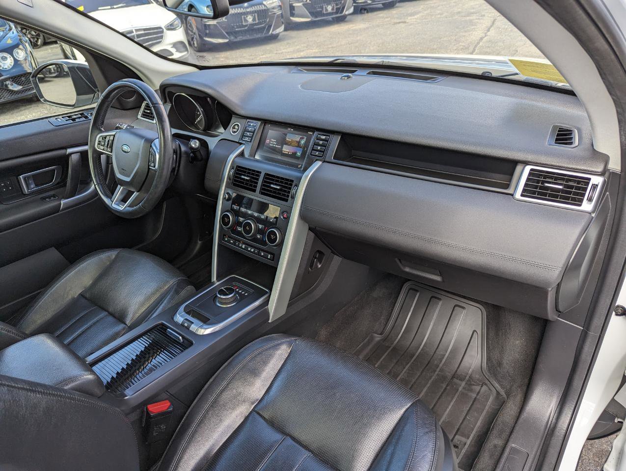 Used 2017 Land Rover Discovery Sport HSE image 32
