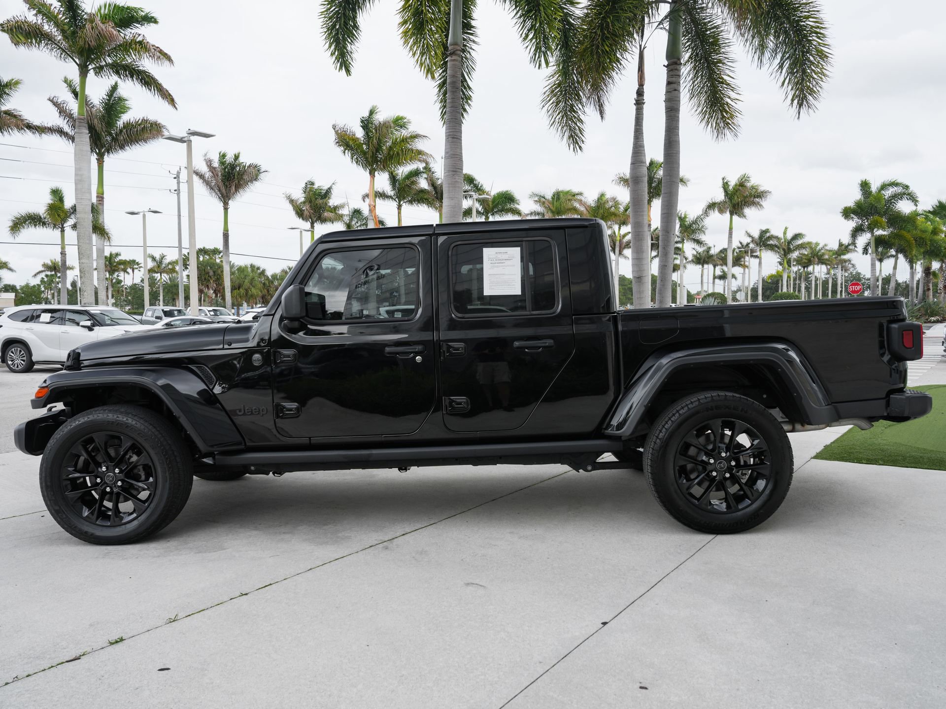 Used 2024 Jeep Gladiator Sport AWD/4WD image 22