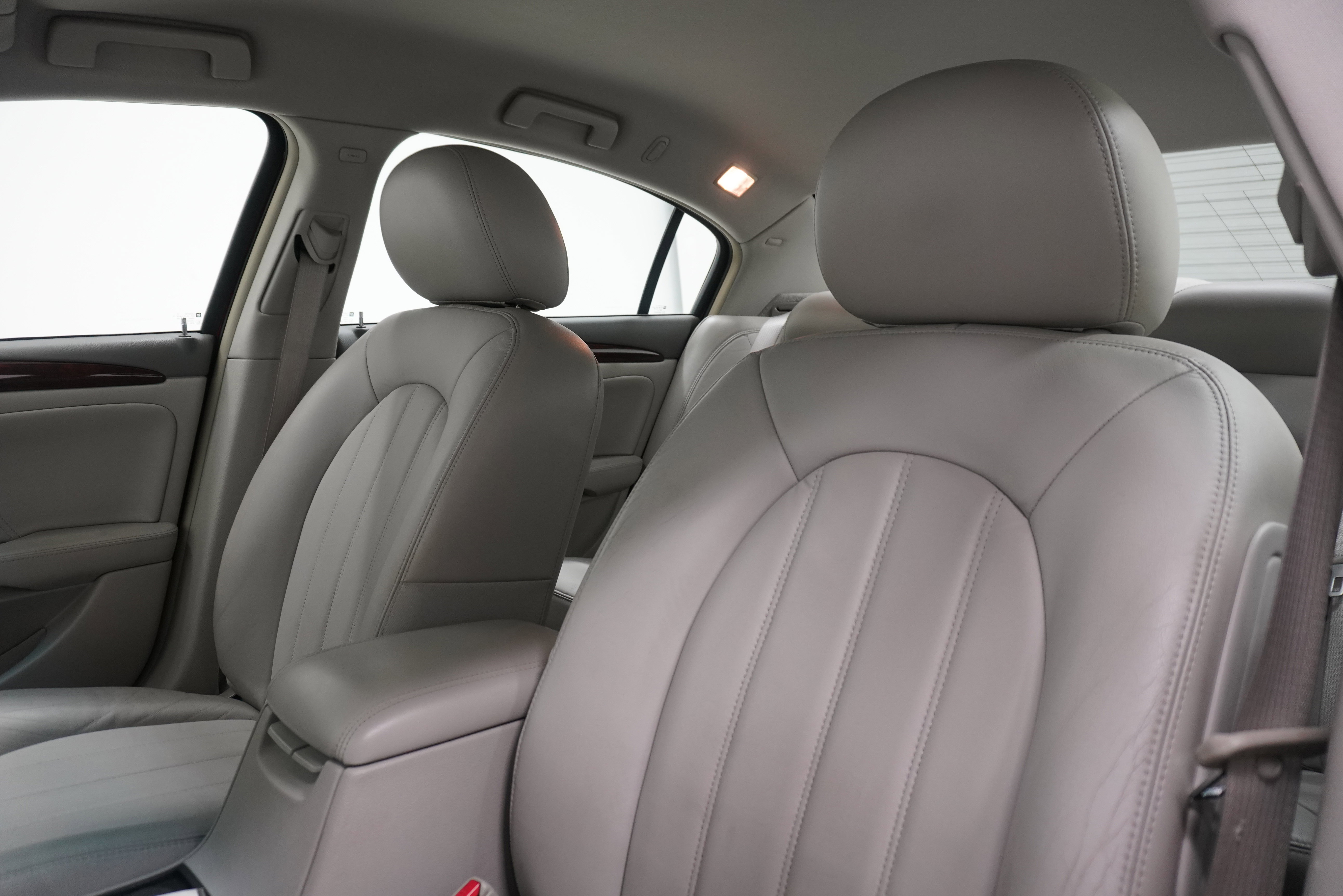 Used 2011 Buick Lucerne CXL w/ Driver Confidence Package FWD image 11