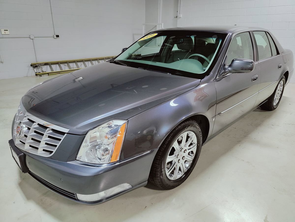 Used 2009 Cadillac DTS w/ Trunk Convenience Package FWD image 21