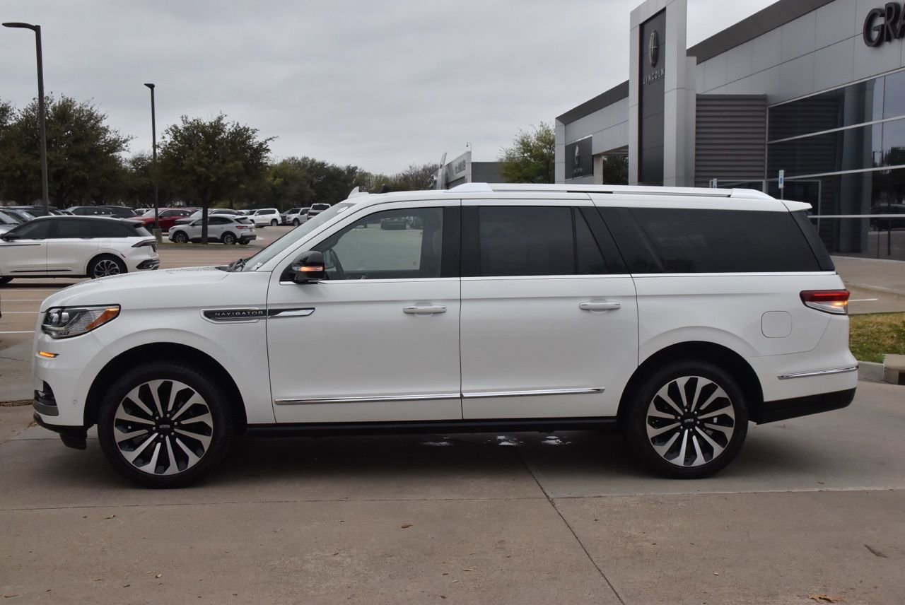 Used 2023 Lincoln Navigator L Reserve image 12