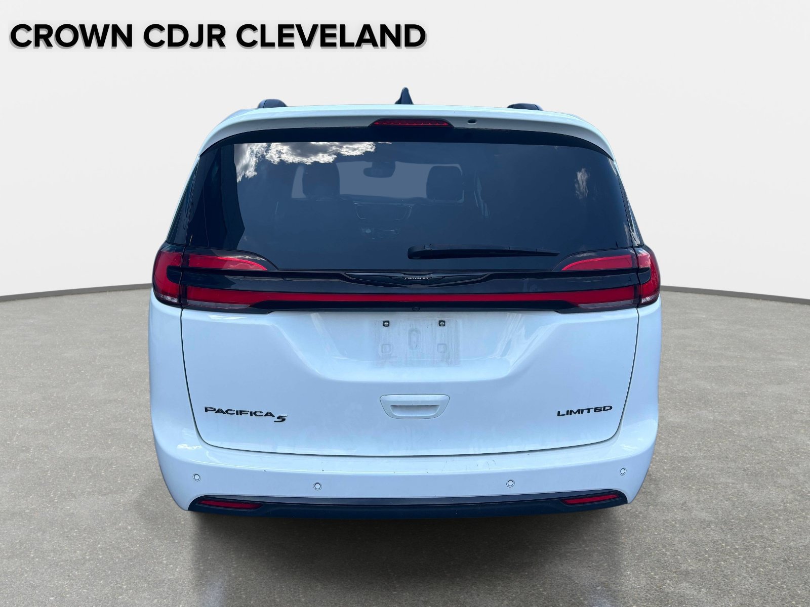 Used 2025 Chrysler Pacifica Limited FWD image 37