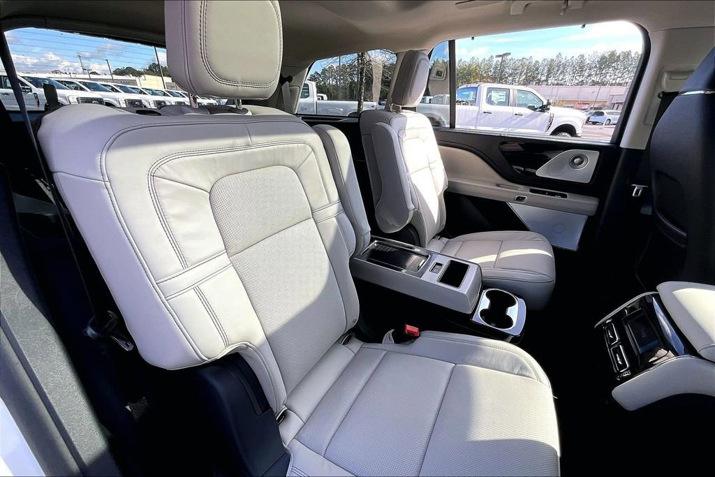 Certified 2025 Lincoln Aviator Reserve w/ Equipment Group 201A image 27