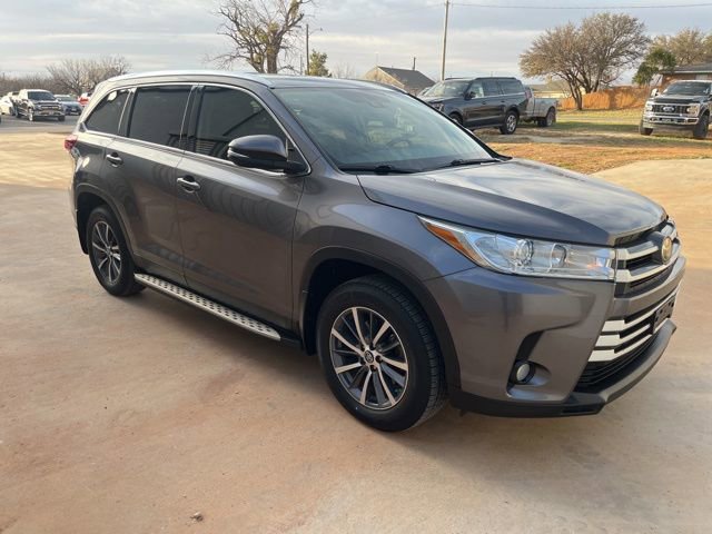 Used 2019 Toyota Highlander XLE image 3