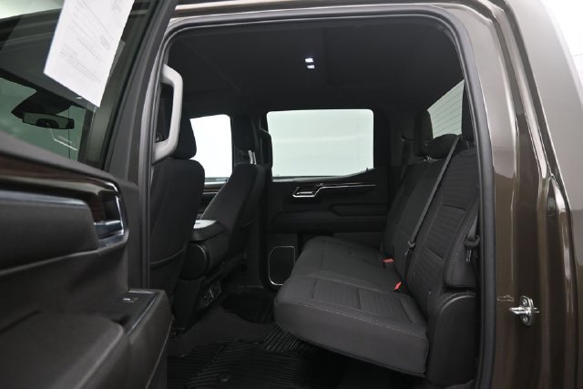 Used 2023 Chevrolet Silverado 1500 LT AWD/4WD image 11