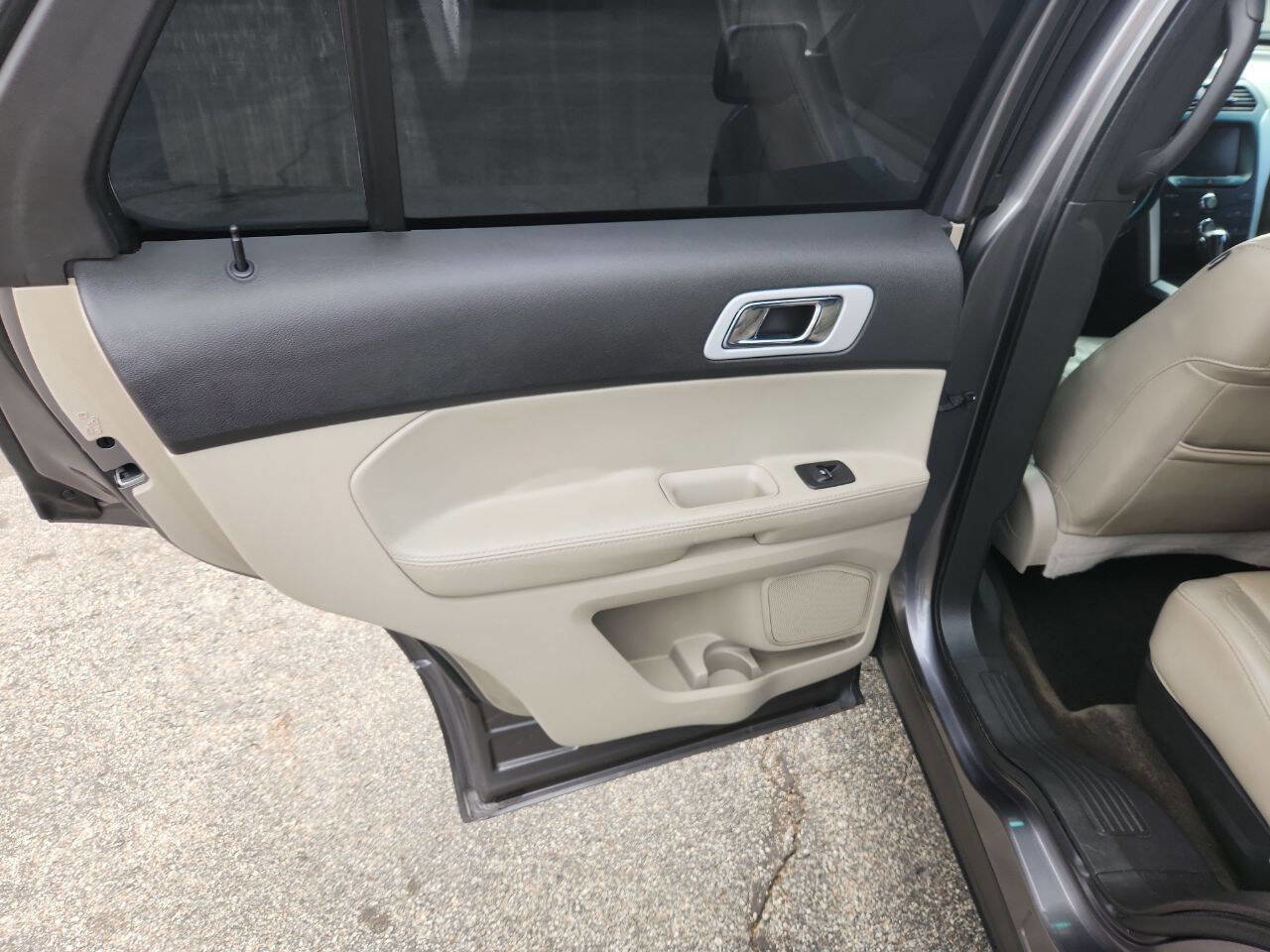 Used 2014 Ford Explorer XLT w/ Equipment Group 202A image 17