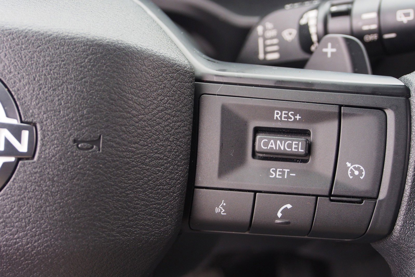 Used 2025 Nissan Rogue S image 23