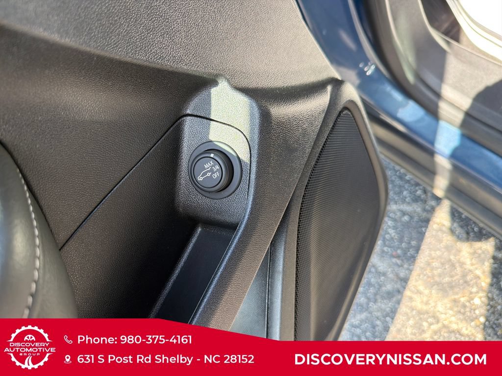 Used 2024 GMC Terrain SLT AWD/4WD image 11