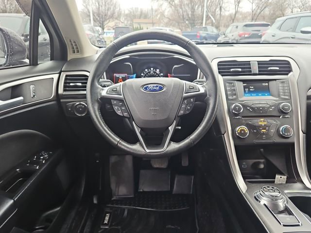 Used 2017 Ford Fusion SE image 14