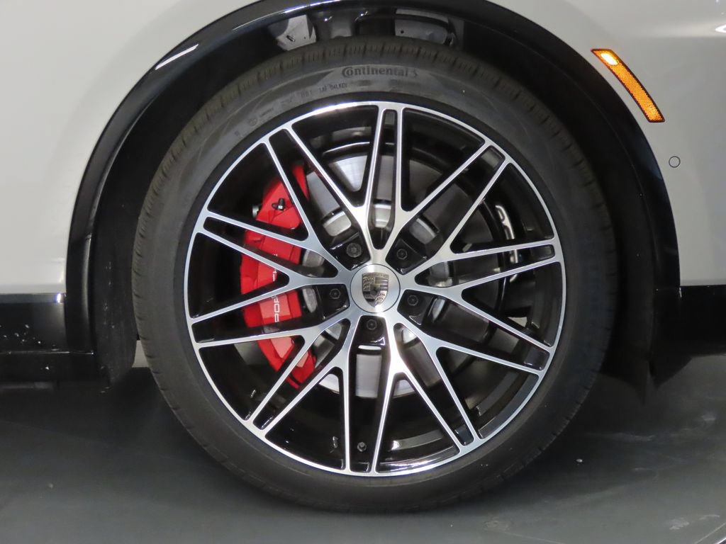 New 2026 Porsche Macan Turbo Electric AWD/4WD image 11