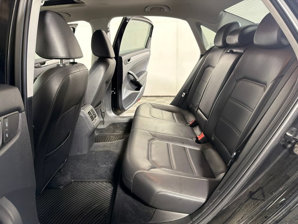Used 2014 Volkswagen Passat TDI SE FWD image 20