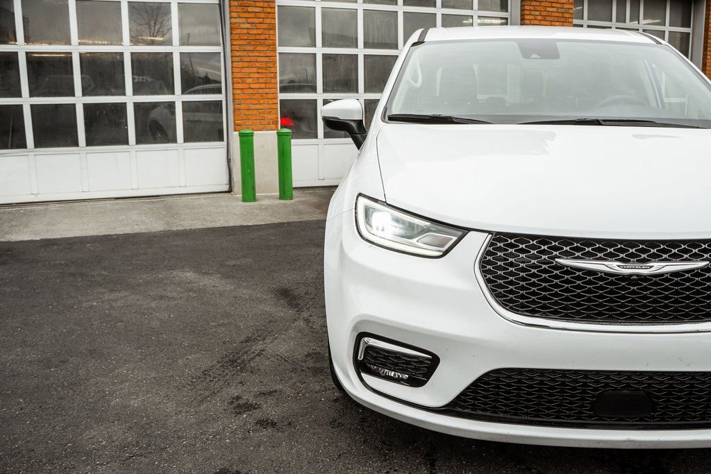 Used 2023 Chrysler Pacifica Touring-L FWD image 43