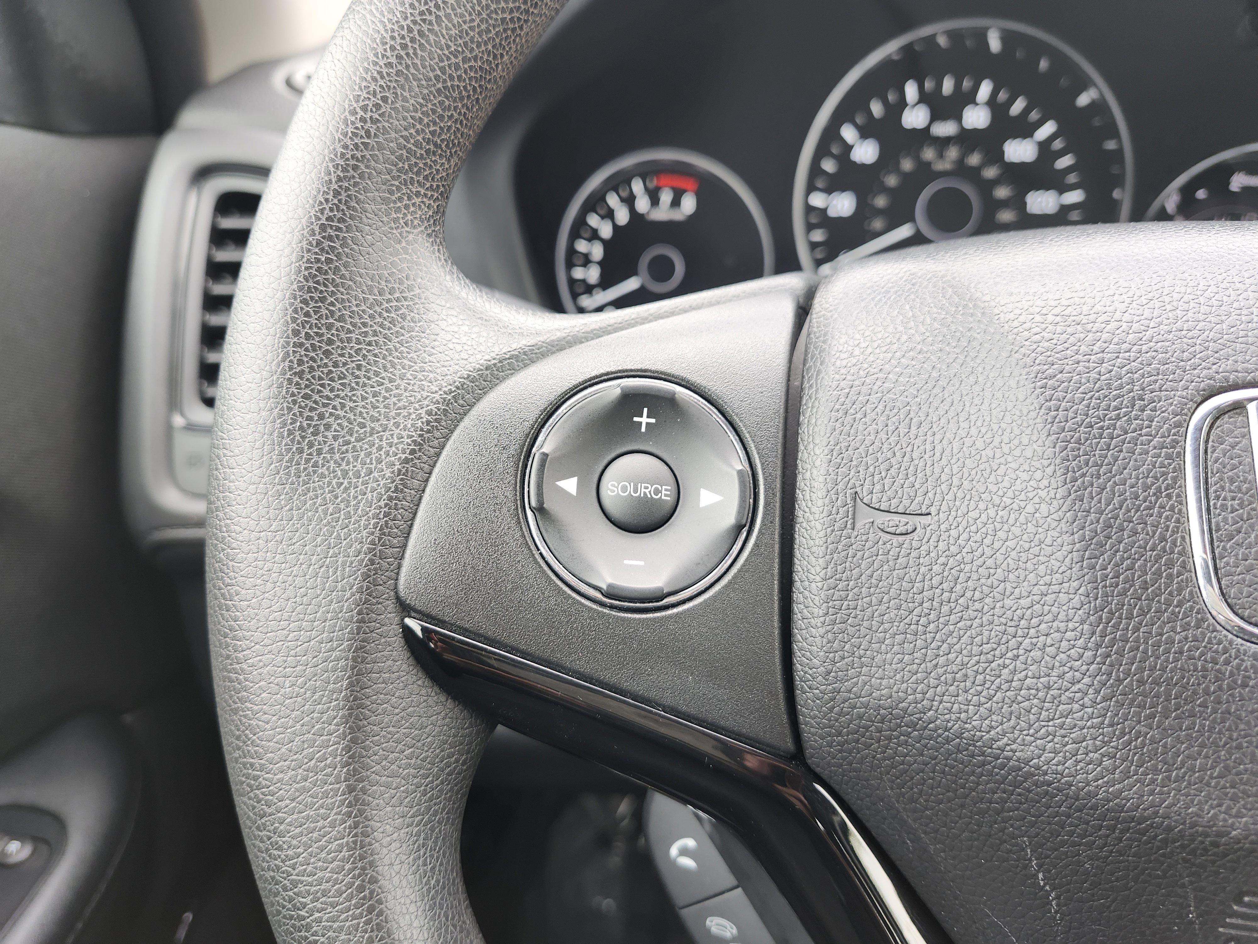 Used 2017 Honda HR-V LX image 32