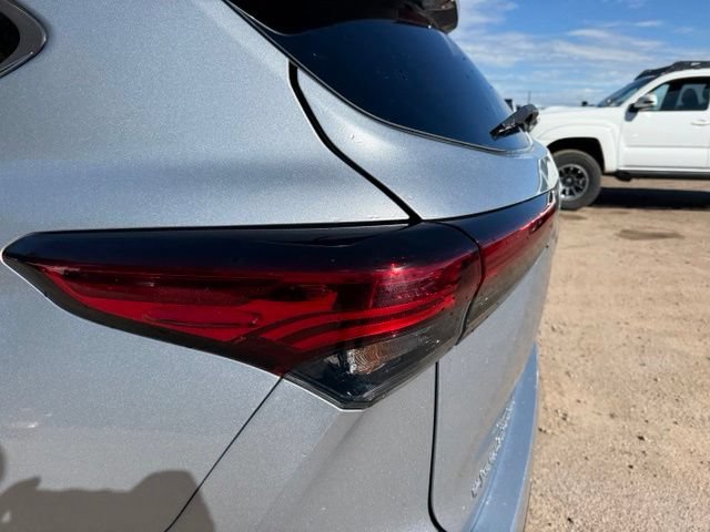 Used 2022 Toyota Highlander LE AWD/4WD image 12