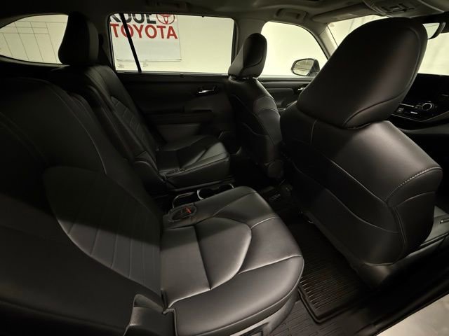 Certified 2023 Toyota Highlander XLE image 7