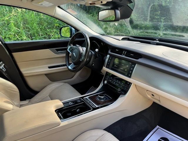 Used 2018 Jaguar XF Prestige AWD/4WD image 19